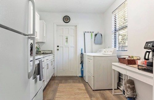 Gateway Park House | Modern Cottage-Parking close to UF available. 5 min to UF & Hospitals