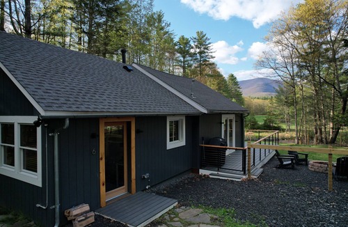 Zena Cottage | Modern Cottage w/Amazing Views & Hot Tub