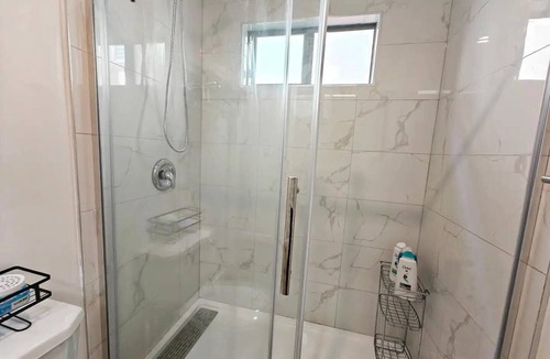 Hastings House | Modern & Cozy 1 Bedroom Suite-Walk to MAJOR INTERNATIONAL SPORTING EVENT Fan Zone-Private Entrance