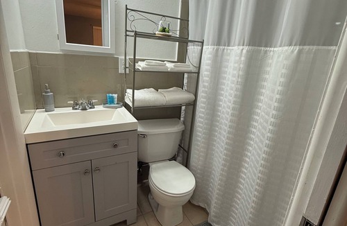 Holiday Lake Estates Hotel | Modern & Cozy 2/2 Fully Updated Great Location