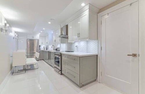Vaughan Apartment | Modern & Cozy 2 bedroom Retreat, steps to Park, near Hwy, Hospital & Wonderland.