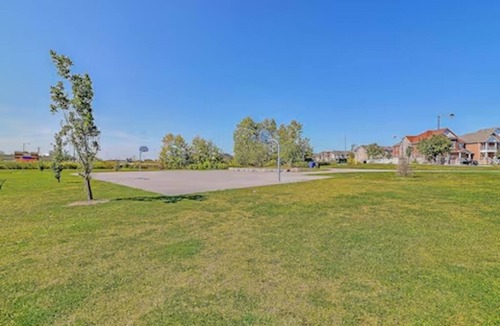 Vaughan Apartment | Modern & Cozy 2 bedroom Retreat, steps to Park, near Hwy, Hospital & Wonderland.