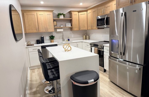 Morgantown Apartment | Modern & cozy 2-BR retreat walking distance to WVU Hospital & Stadium.