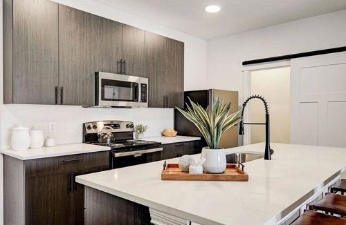 Whitestown Apartment | Modern Cozy 3-bdr 2-bth peaceful Living Escape