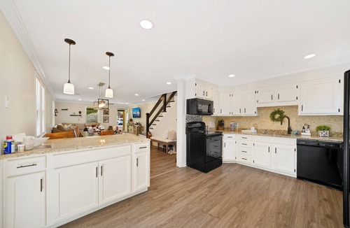 Exton House | Modern & Cozy 4 bd/3 ba WC convenience!