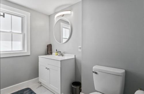 Whitefield House | Modern Cozy Apt Hiking Skiing Touring 1st Floor