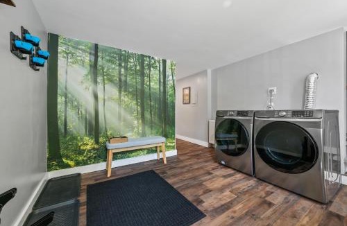 Whitefield House | Modern Cozy Apt Hiking Skiing Touring 1st Floor