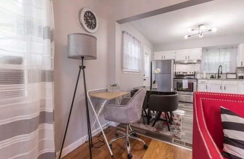 Center House | Modern & Cozy Cape | 4 Bedroom House | Central Location
