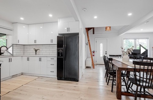 Georgina House | Modern Cozy Cottage 2mins from lake/family friendly w fire pit! 1hr from Toronto