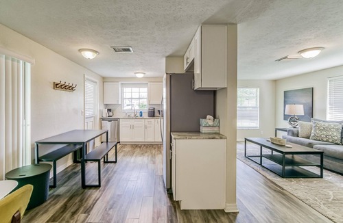 Carver City - Lincoln Gardens House | Modern & Cozy - Family Friendly | Ace Location