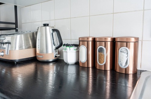 Fenny Stratford Apartment | Modern Cozy Flat