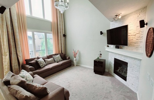 Symons Valley House | Modern Cozy Home in Calgary NW. 3 Bed+3 bath, 2 car Garage-near canmore/banff