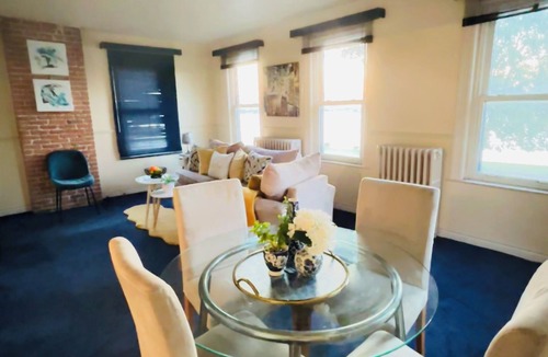 Bridgeview House | Modern cozy home on the riverfront close to casino,downtown, Uof W and detroit