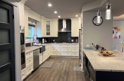 Niagara Falls House | Modern & Cozy House – Located Near Falls, Parks, Wineries, and Casinos.