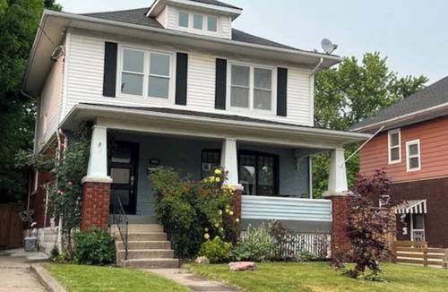 Niagara Falls House | Modern & Cozy House – Located Near Falls, Parks, Wineries, and Casinos.