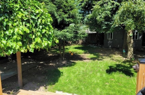 Niagara Falls House | Modern & Cozy House – Located Near Falls, Parks, Wineries, and Casinos.