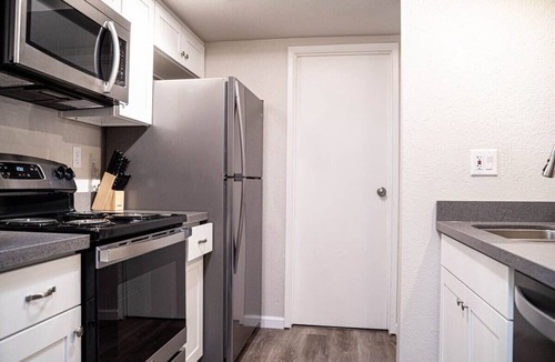 Bridle Trails Condo | Modern & Cozy Microsoft Campus Condo with Parking