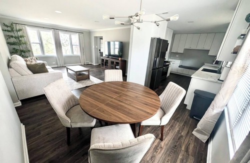 Des Plaines House | Modern Cozy Retreat by O’Hare