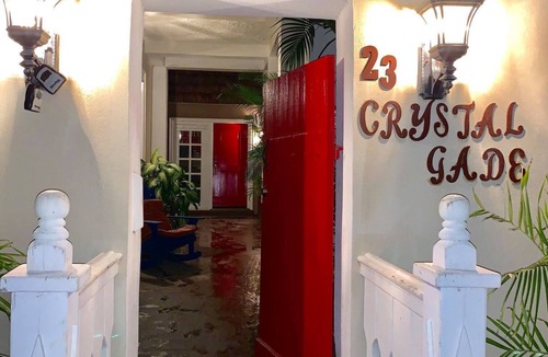 Estate Demarara Apartment | Modern Cozy Studio 🎨 Shopping 🛍Historical 10 minute drive to 🏖