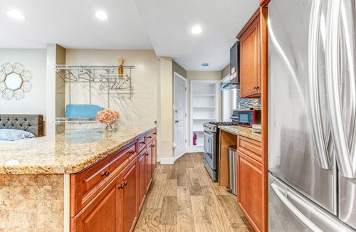 North Bergen House | Modern & cozy studio close to NYC | No car needed!