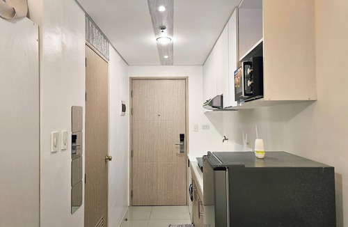 Dasmarinas Condo | Modern Cozy Studio with Netflix