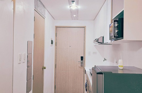 Dasmarinas Condo | Modern Cozy Studio with Netflix