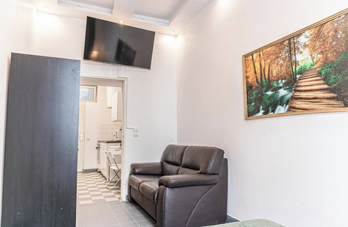 Meidling Apartment | Modern Cozy Studio With City Access