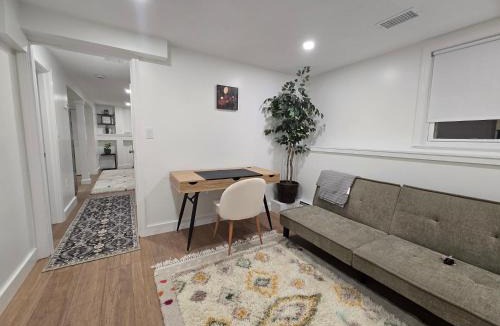 Norwood Apartment | Modern & Cozy Suite