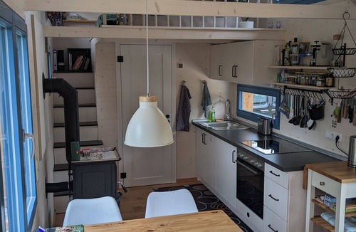 Thaining House | Modern, cozy tiny house with covered terrace