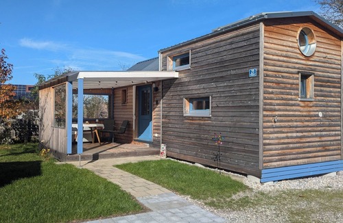 Thaining House | Modern, cozy tiny house with covered terrace