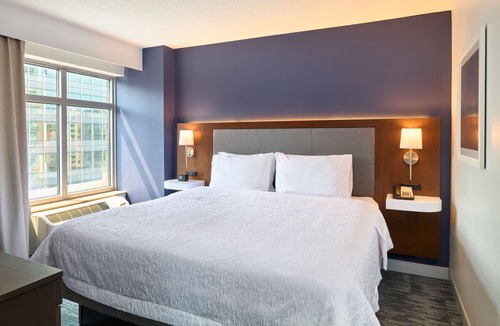 Mount Vernon Triangle Hotel | Modern DC 1BR King Suite Steps from Convention Center, National Mall & Museums