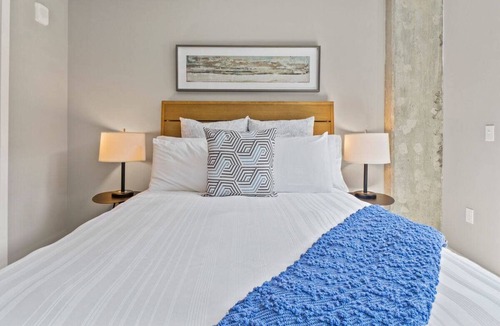 Navy Yard Hotel | Modern DC Haven w/Kitchen | Walk to Nationals Park | Rooftop Lounge | 2 Units