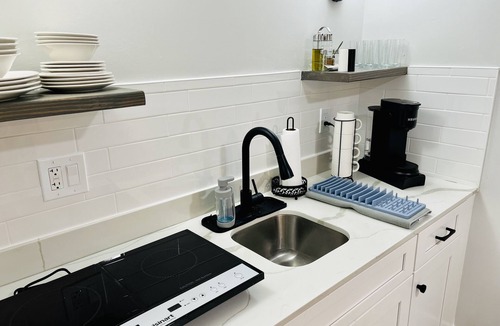 Washington House | Modern DC Retreat Near waterfront w/Free Parking