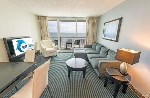 Downtown Myrtle Beach House | Modern Decor 1BR Direct Ocean Front Views,Jet Tub!