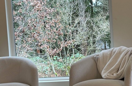 Deep Cove House | Modern Deep Cove - sleek design, peaceful vibes, in your own slice of paradise.