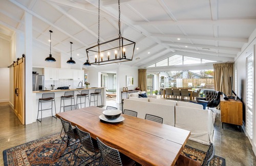 Havelock North House | Modern Deluxe - Havelock North Holiday Home