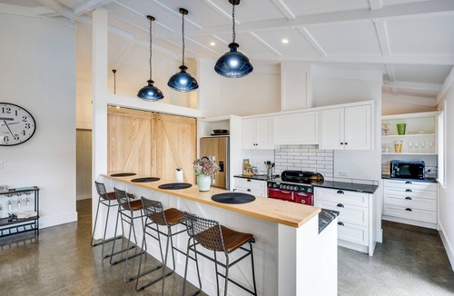 Havelock North House | Modern Deluxe - Havelock North Holiday Home