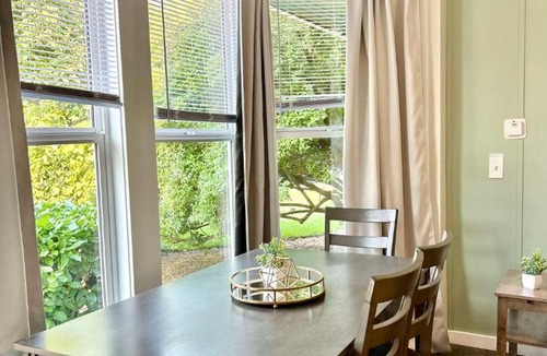 Renton Apartment | Modern Deluxe Kitchen, King Bed, Laundry, DT Renton close to Valley Med & SeaTac