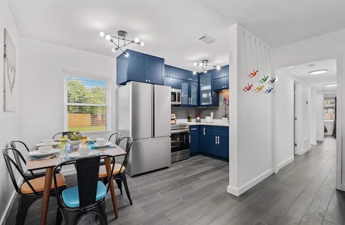 Southeast Pensacola House | Modern Design 3 bed 2 bath * Dog Friendly * 3 Miles to Downtown