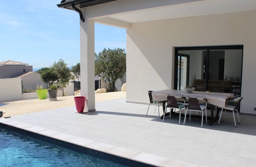La Garde-Adhemar House | Modern design house with pool in Drome Provençale