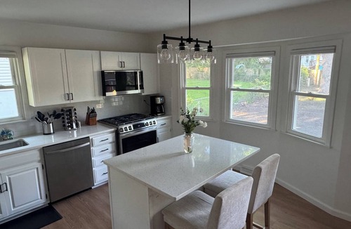 Grandview House | Modern Design - Lux 4 Bdrm Sleeps 12
