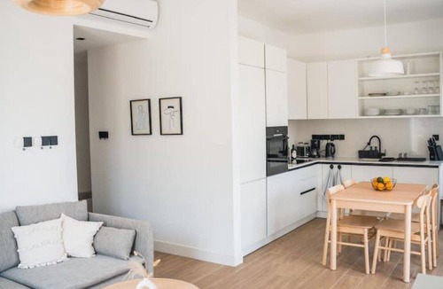 Karavas Apartment | Modern Design, Mountain & Sea Pleasure