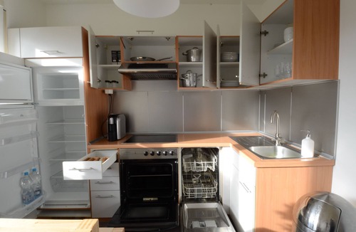 Kranichstein Apartment | Modern designer studio with great forest view and excellent transport links