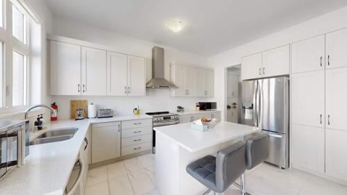 Caledon House | Modern-Detached 5 Bedroom100 Spotless-Sleeps 13