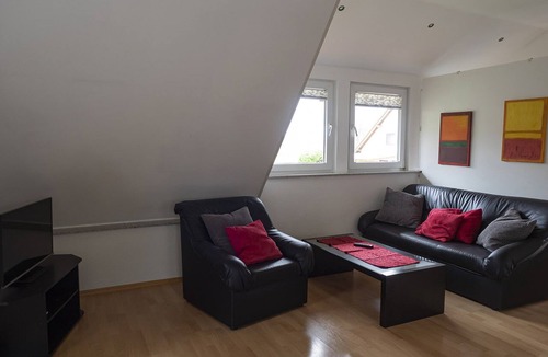 Reisach Apartment | Modern detached apartment in Löwenstein, close to Audi, Lidl, Bosch, Kaufland