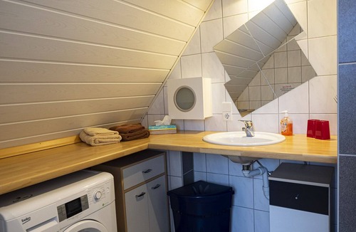 Reisach Apartment | Modern detached apartment in Löwenstein, close to Audi, Lidl, Bosch, Kaufland