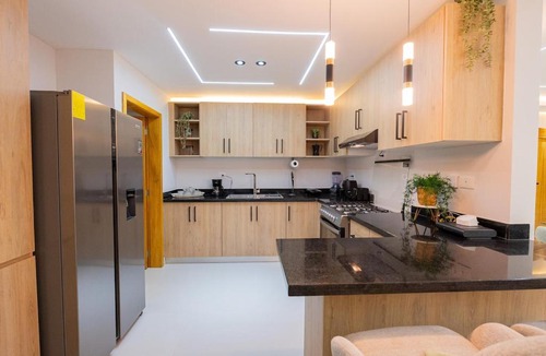 Punal Apartment | Modern 3BR! 9FL, King Bed! STI with Pool! Fast wifi!