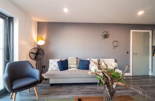 The Docks Apartment | Modern Dockside 2 Bed Central Liverpool Apartment