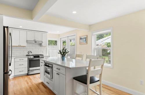 Pocasset House | Modern Dog-Friendly Cape Cod Cottage Near Beaches
