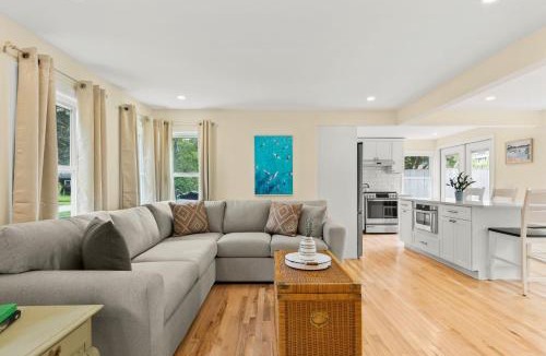 Pocasset House | Modern Dog-Friendly Cape Cod Cottage Near Beaches